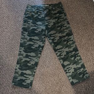 Women’s Universal Thread Camo Pants